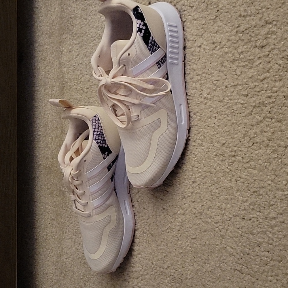 Adidas Sneakers